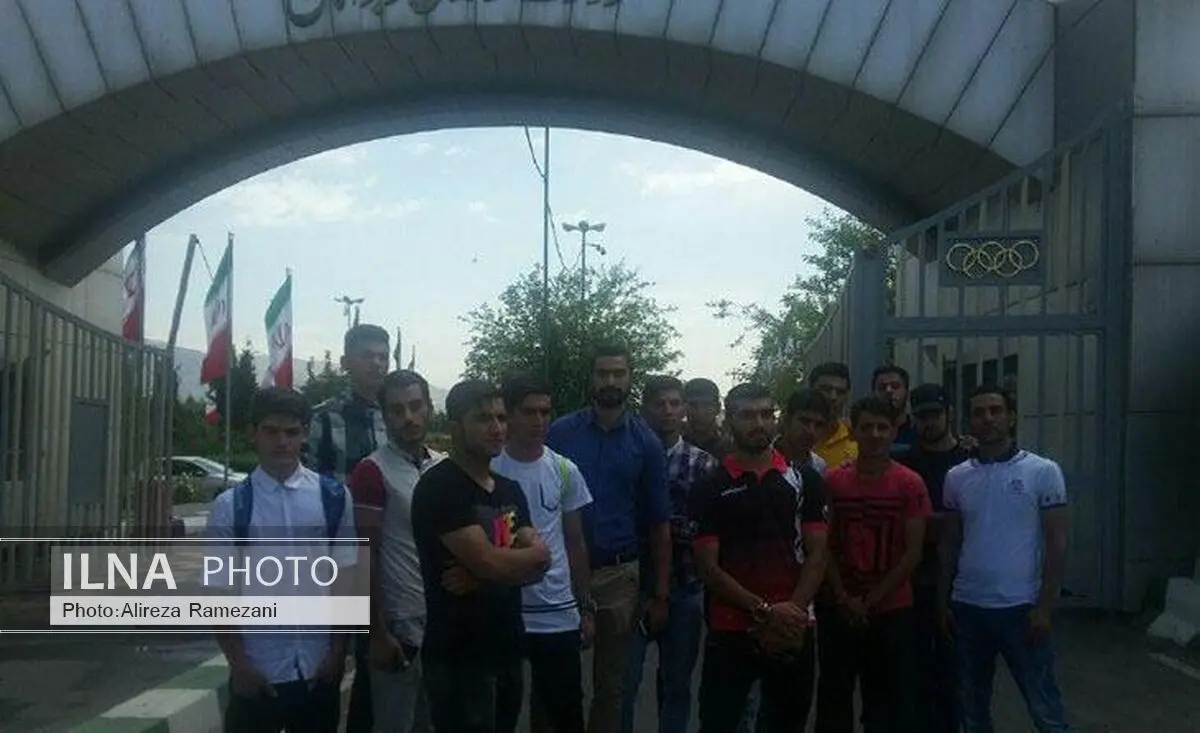 تجمع بازیکنان تیم ب پرسپولیس مقابل وزارت ورزش