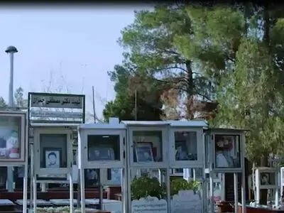 تجدید میثاق با آرمان‌های شهدا در دهه مبارک فجر/هنرمندان به مزار مرتضی آوینی رفتند+فیلم