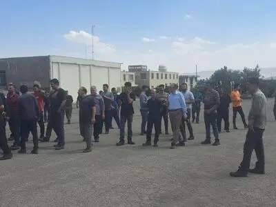 اعتراض کارگران کارخانه «فولاد سیادن ابهر» به تاخیر در پرداخت حقوق/ مشکلات پابرجاست 