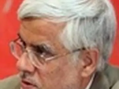 عیادت عارف از رهبر انقلاب