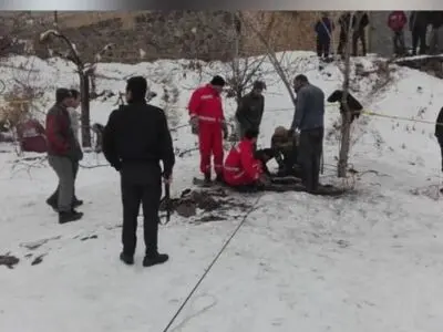 امدادگران با همت کارگران، کارفرمای گرفتار در عمق چاه را نجات دادند