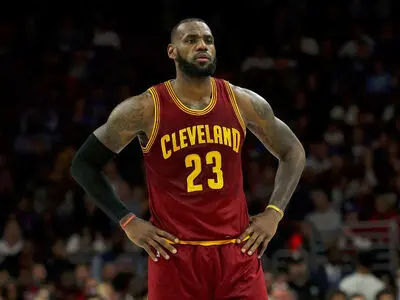لبرون جیمز منفورترین بسکتبالیست NBA !