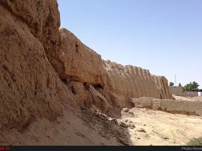 فاز دوم حفاظت و مرمت اضطراری دیوار شرقی شهر تاریخی میبد آغاز شد