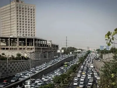 ترافیک سنگین در ورودی‌های تهران/ بارش و مه‌گرفتگی در جاده‌های شمالی

