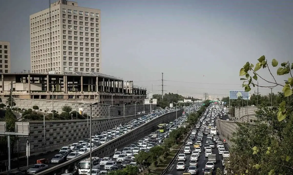 ترافیک سنگین در ورودی‌های تهران/ بارش و مه‌گرفتگی در جاده‌های شمالی

