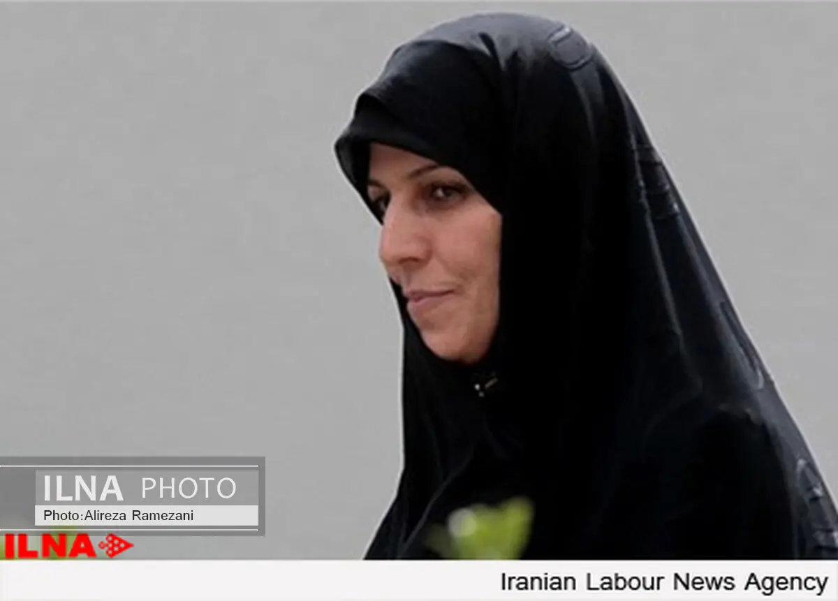 مردم هنوز پای آرمان‌های انقلاب ایستاده‌اند