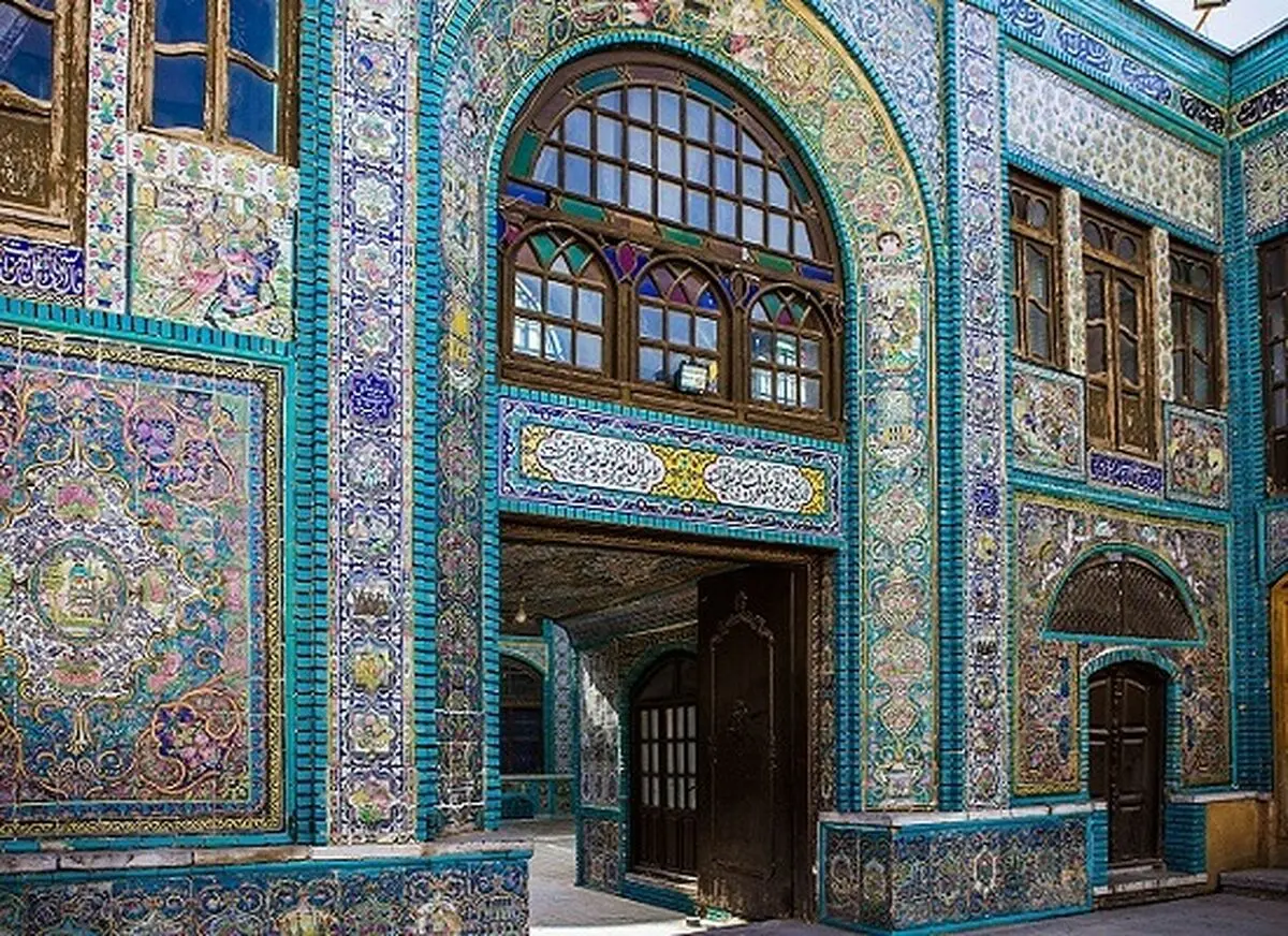 کاشی‌های تکیه معاون‌الملک شناسنامه‌دار می‌شوند/برای جلوگیری از نفوذِ بیشترِ نم، پمپاژ خودکار آب نصب کرده‌ایم