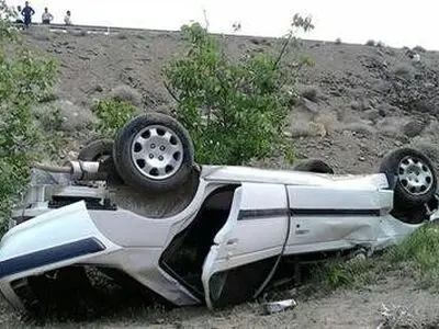 3 کشته ارمغان واژگونی خودرو پژو پارس در جاده اراک - قم 