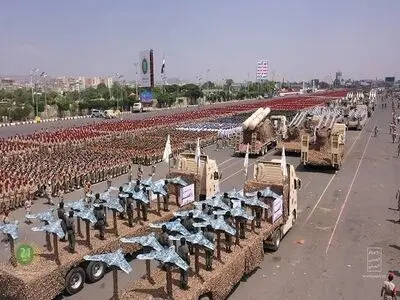 القوات المسلحة الیمنیة: استهداف حاملة طائرات أمیرکیة وسفینة في البحرَین الأحمر والعربي