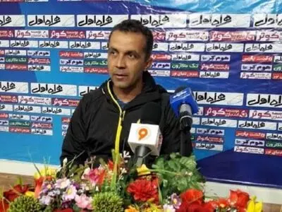 راهکار سامان یافتن فوتبال، جدایی از سیاست است/ مدیران نالایق قراردادهای میلیاردی را وارد فوتبال کردند