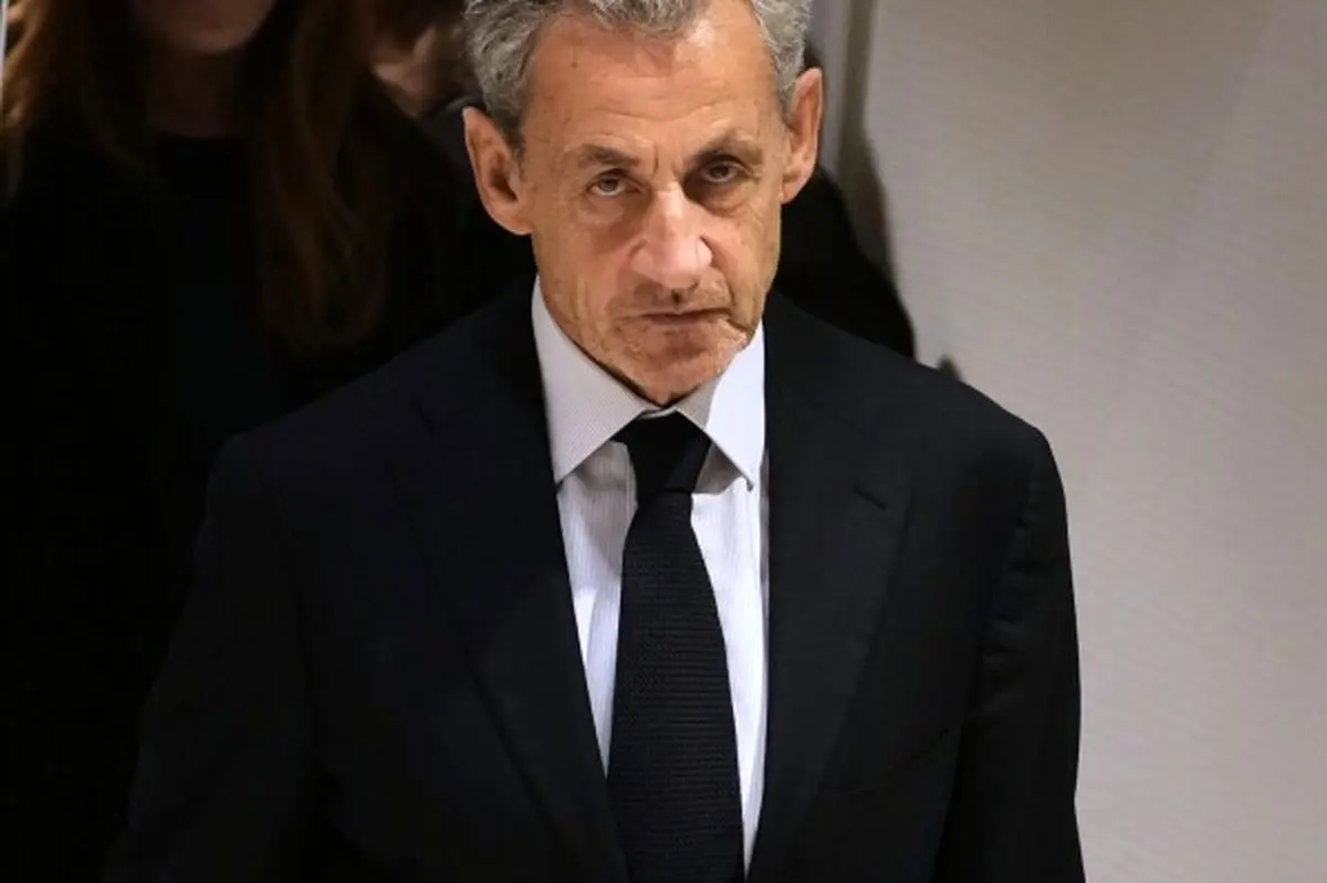 سارکوزی وارد زندان شد