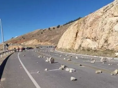 کارگران پرو جاده‌های منتهی به پایتخت را بند آوردند/ درخواست استعفای دولت