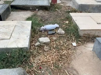 رها سازی کودک فوت شده در قبرستان گناوه بوشهر +عکس 