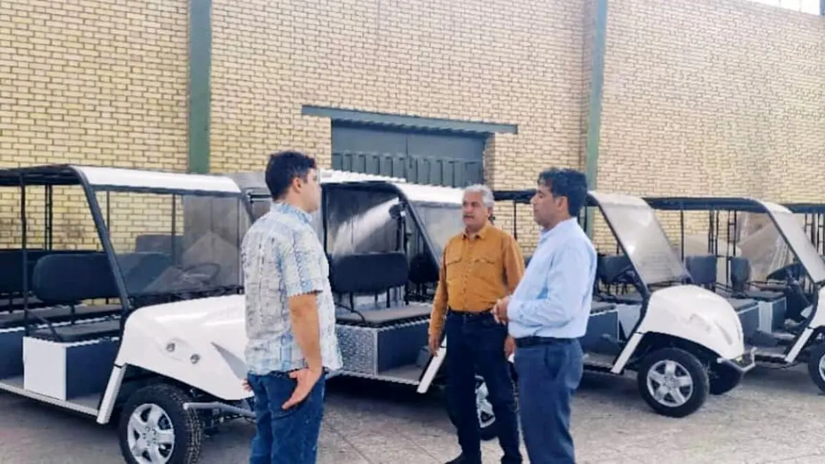 بازدید رئیس آرامستان بندرعباس از کارخانه ماشین برقی اصفهان