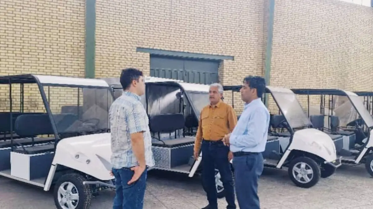 بازدید رئیس آرامستان بندرعباس از کارخانه ماشین برقی اصفهان