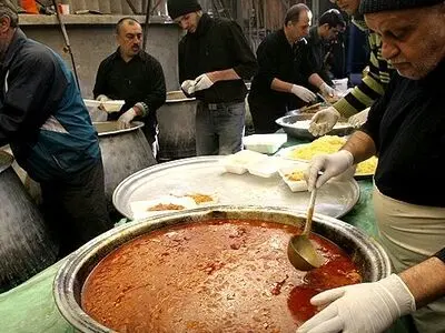نگاهی به فواید معنوی و اجتماعی نذری دادن + اینفوگرافیک