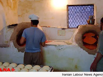 دستمزد کارگران خباز در مشهد، کردستان و اصفهان چگونه محاسبه می‌شود؟ / ده ساعت کارِ روزانه پای تنور برای حقوقی کمتر از پایه مزد