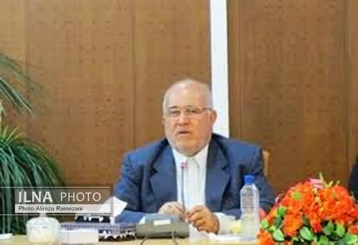 داشتن آرامش، وقار و خویشنتداری از لوازم قضاوت است