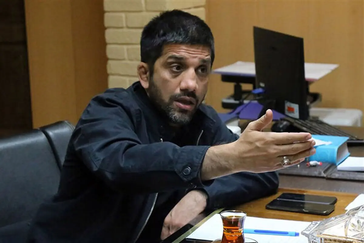 دبیر: یا پول کشتی را بدهید یا برکنارم کنید