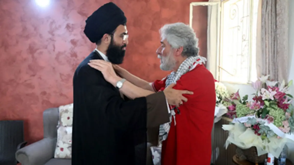 رایزن فرهنگی ایران در لبنان با مبارز تازه آزادشده از زندان‌های فرانسه دیدار کرد