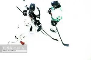 مسابقه دوستانه تیم ملی بانوان و آقایان هاکی روی یخ
