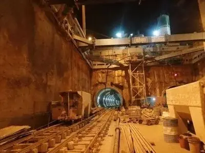 پشت پرده عبور مترو شیراز از حریم حافظیه/کدام هشدارها نادیده گرفته شد؟/ رئیس سابق پژوهشگاه میراث فرهنگی: بخشی از متروی شیراز بدون مجوز میراث پیش رفت