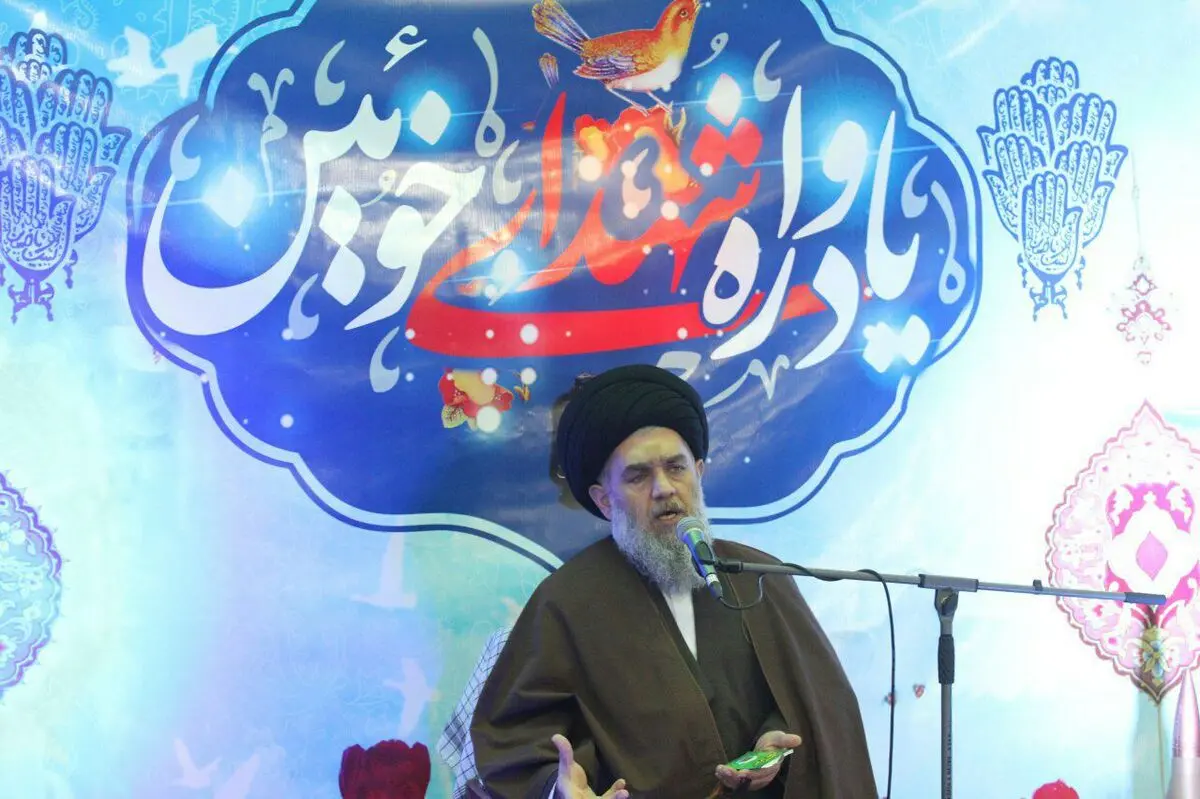 سیره شهدا باید به نسل بعد منتقل شود/ اهتمام در یادآوری وصیت‌نامه شهدا