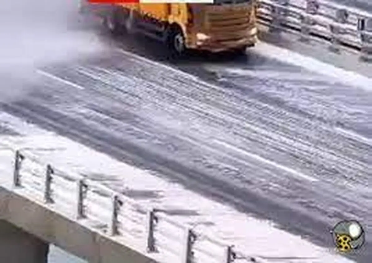 یخ زدایی جالب پل ها در چین+ فیلم