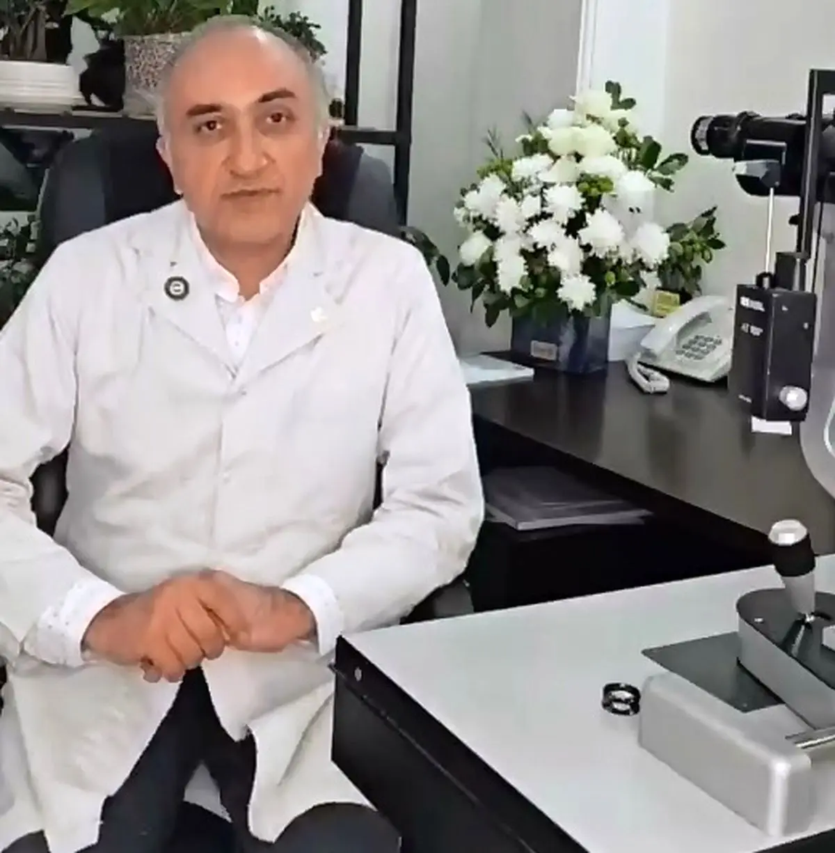 نزدن عینک باعث افزایش شمارۀ چشم می‌شود؟ + فیلم