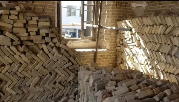 عملیات مرمتی در بخشی از سرای عزیزاله اف با واچینی اجرا شد