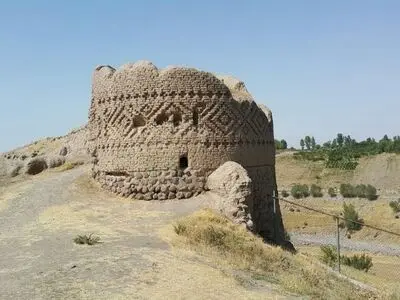 اثر «کهنه قلعه» به پارک تاریخی مشگین شهر تبدیل شود