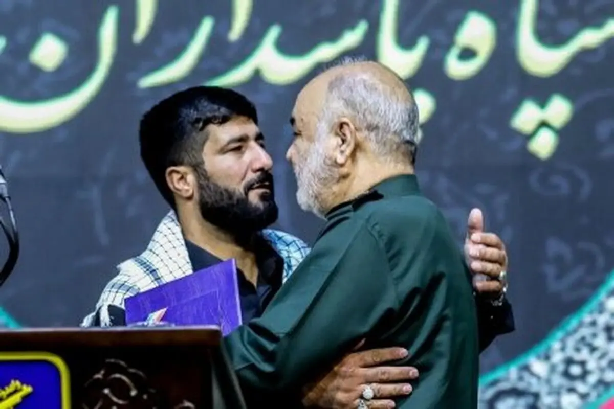 خادم شجاع حرم شاهچراغ استخدام سپاه شد