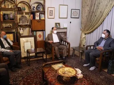 دو مسئول فرهنگی به دیدار خوشنویس پیشکسوت رفتند