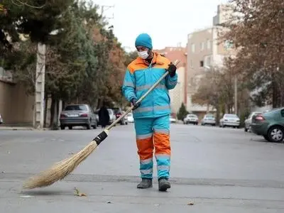 نگرانی کارگران فضای سبز شهرداری شوش از آلودگی هوا/ به ما ماسک‌های فیلتردار بدهند