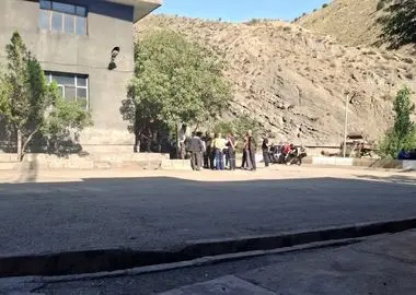 تجمع کارگران معدن طزره/ حقوق خرداد پرداخت نشد، از کفش و لباس کار باکیفیت خبری نیست
