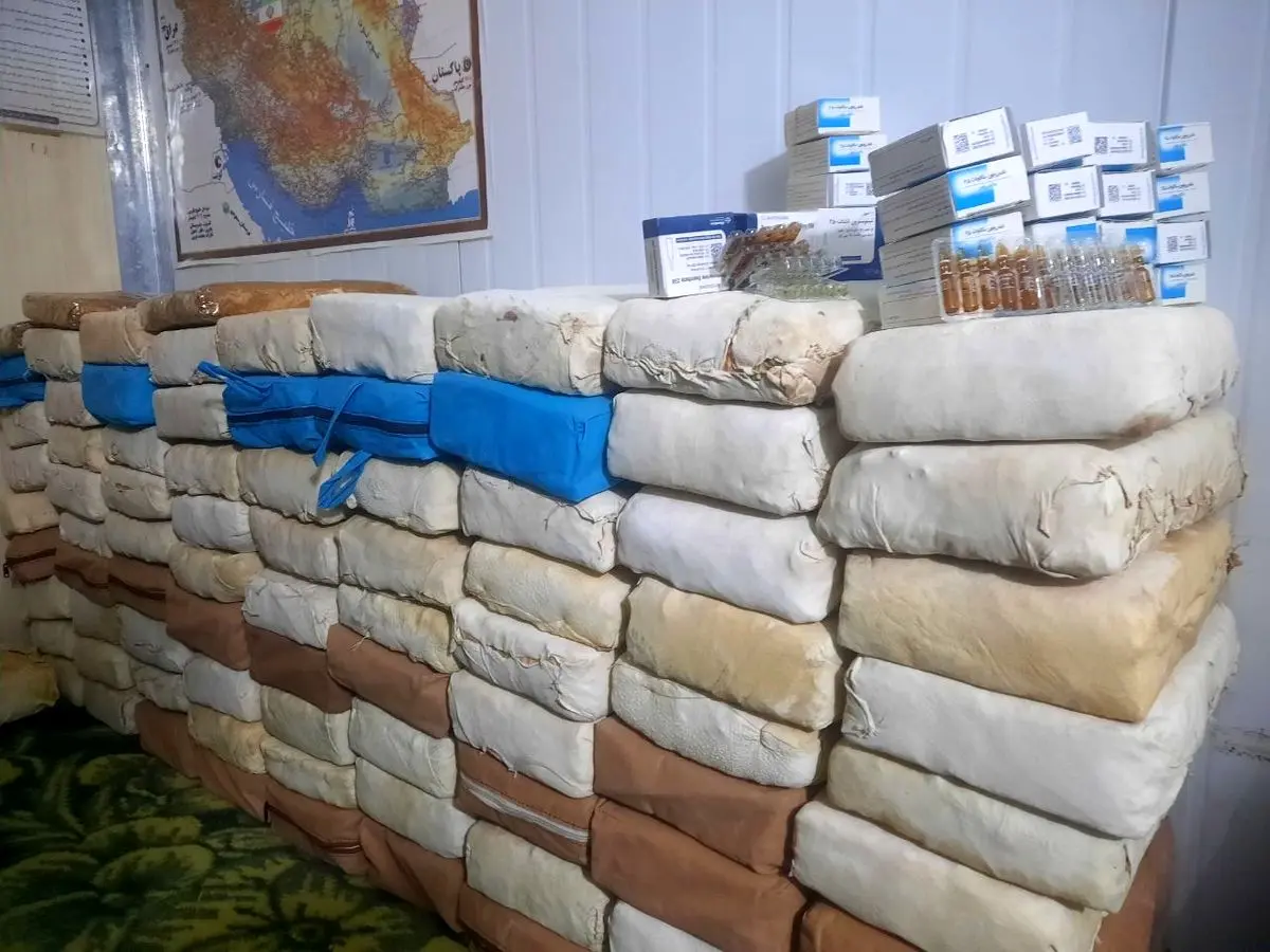 کشف محموله توتون و آمپول غیرمجاز در پایانه مرزی مهران

