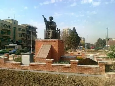 طرح سامان‌دهی میدان بهارستان نیازمند بررسی‌ است