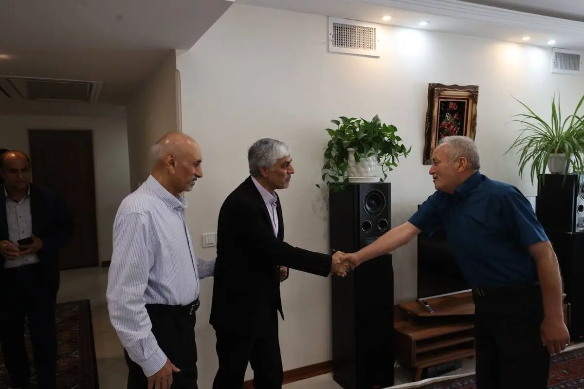 عیادت سرپرست وزارت ورزش و جوانان از یکی از پیشکسوتان ورزش