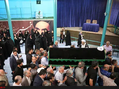 مراسم تشییع پیکر آیت‌الله مروارید در حسینیه جماران برگزار شد/ اقامه نماز یادگار امام بر پیکر مبارز برجسته انقلاب + تصاویر