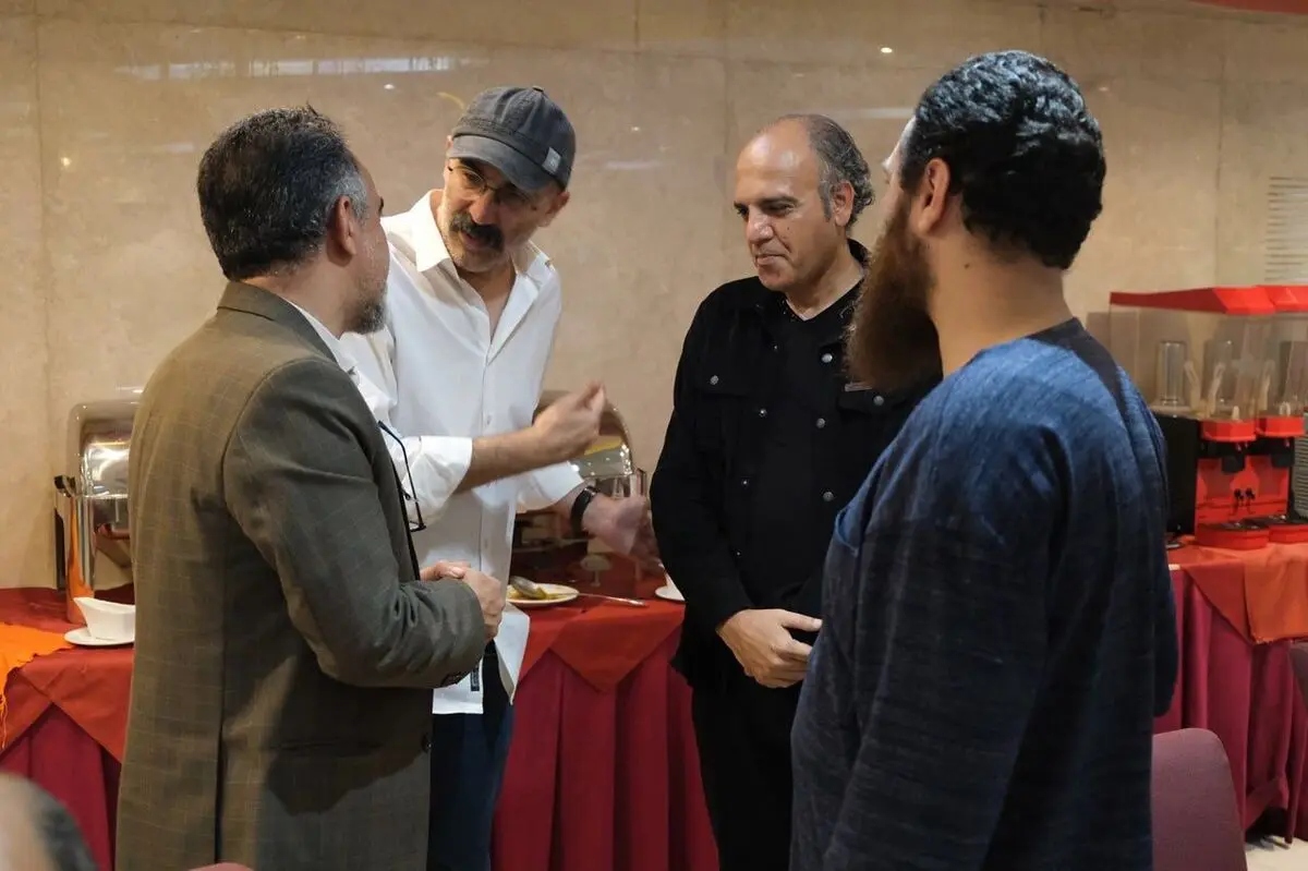دیدار کاظم نظری و هادی حجازی‌فر با هنرمندان بهزیستی در جشنواره نمایش عروسکی 