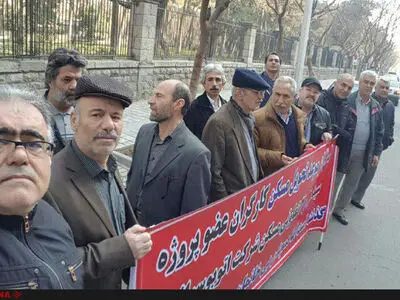 کارگران خریدار «سپیدار ۲ و ۳» مقابل شهرداری تهران تجمع کردند/موعد تحویل گذشت، آپارتمان‌ها را تحویل نداده‌اند