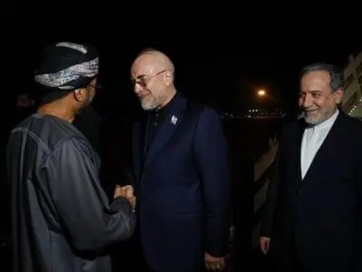 قاليباف وعراقجي وصلا إلى سلطنة عمان
