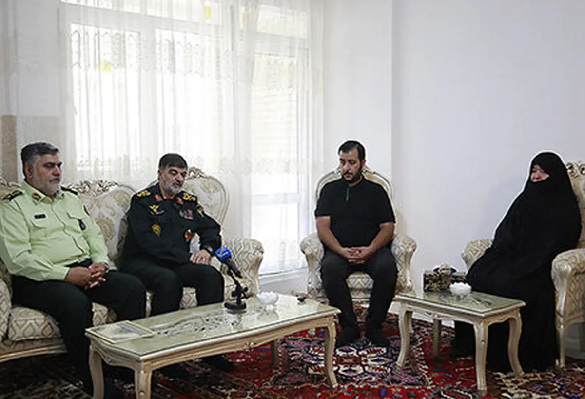 دیدار سردار رادان با ۴ خانواده شهدای انتظامی در دفاع مقدس ۱۲ روزه

