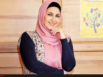 پاراسل سواری خانم بازیگر همراه با دخترش(عکس)