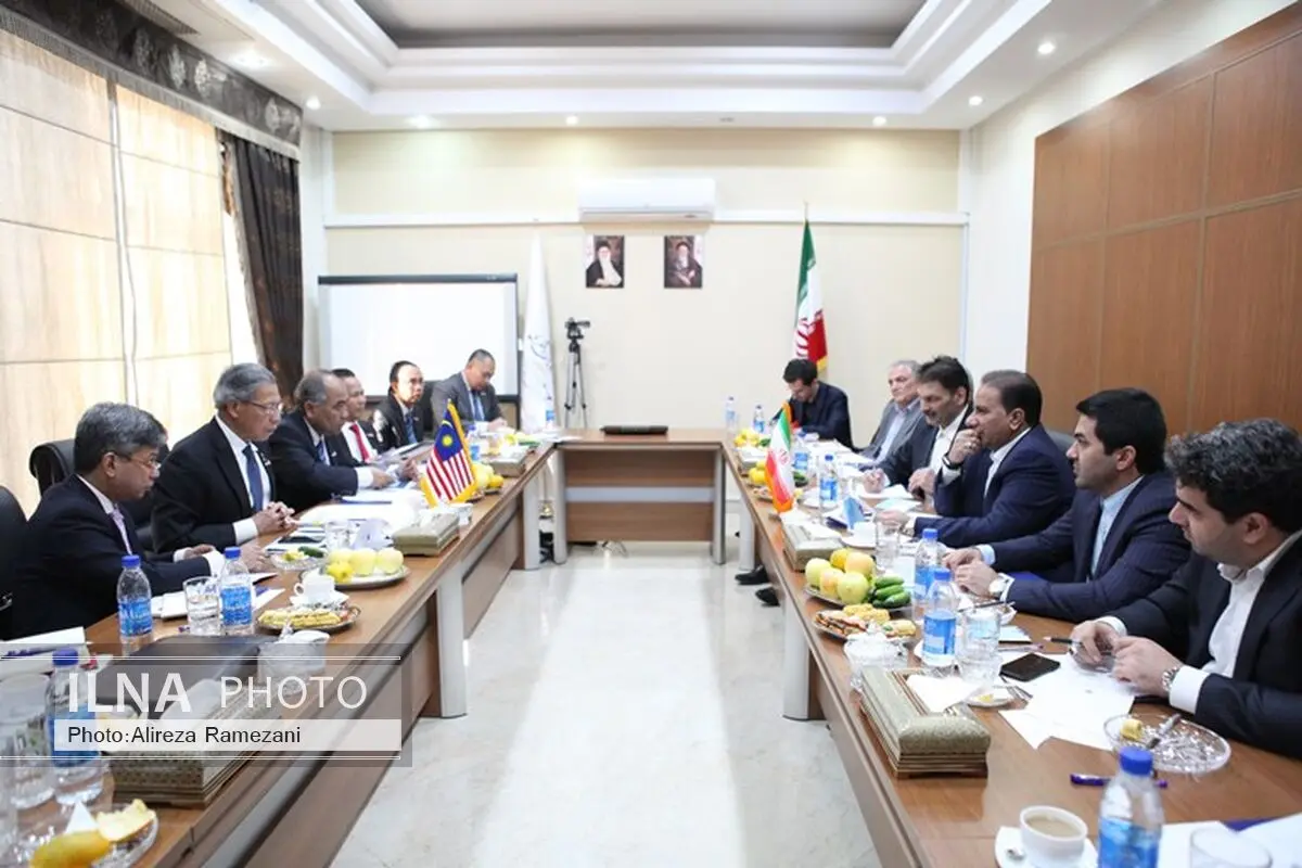 وزیر تجارت و صنایع مالزی با رئیس گروه مالی گردشگری دیدار کرد