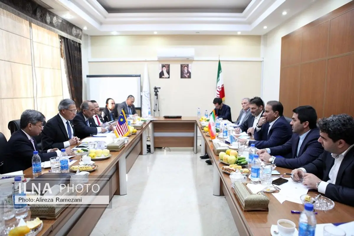 وزیر تجارت و صنایع مالزی با رئیس گروه مالی گردشگری دیدار کرد