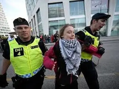 بازداشت فعال سوئدی در تظاهرات حامیان فلسطین در لندن + فیلم