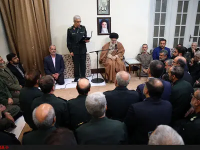 برگزیدگان جشنواره مالک اشتر با فرمانده کل قوا دیدار کردند