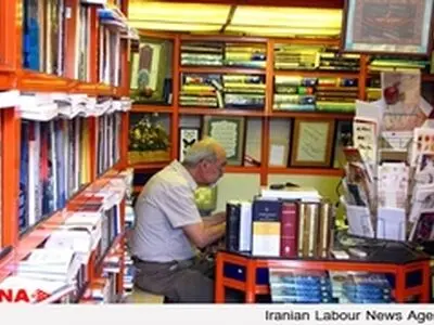 آقایان دست به هم داده‌اند تا چوب لای چرخ وزارت ارشاد بگذارند