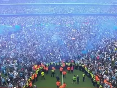 ویدیو: تیرک دروازه ورزشگاه اتحاد شکست!